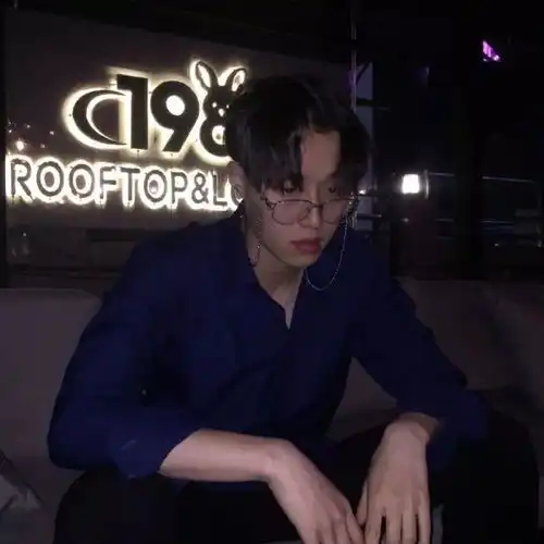 头像或许换个时间有些人真的很合适
