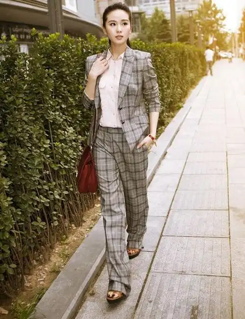 女星刘诗诗4种时尚风格穿搭很赞
