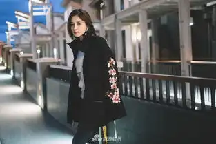 组图古力娜扎佛系出街自在压马路回眸甜笑诠释盐系少女
