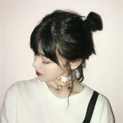女生头像伤感侧脸长发,不轻易言输的女孩
