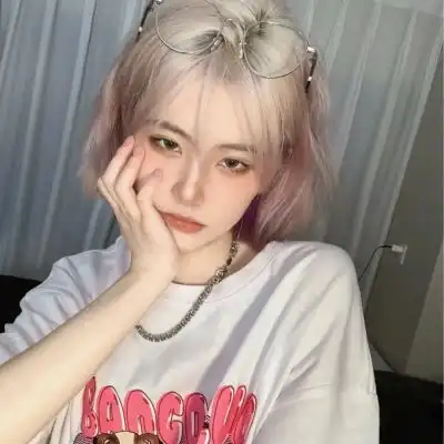 俞人间有意无意的对视真的女生头像我要个性网
