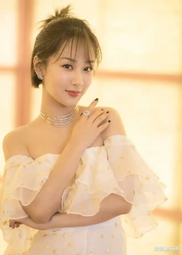 29岁杨紫,甜美迷人身材有型,邻家女孩长大啦
