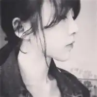 求和这个头像相似的女生头像
