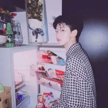 酷酷的一人一张情侣头像
