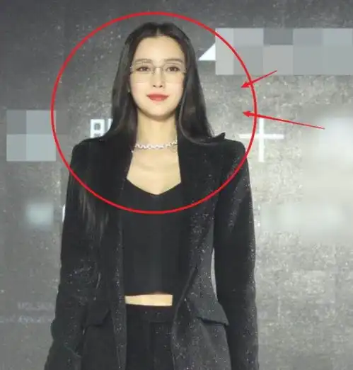 baby与蔡徐坤同框,不受风波影响,意外神似秦岚
