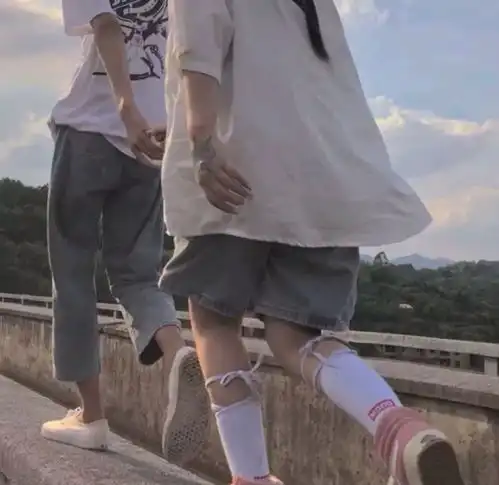 可以和小号用的情头
