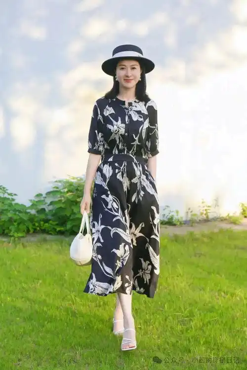 她是体制内中年女性穿搭模范,太好看了
