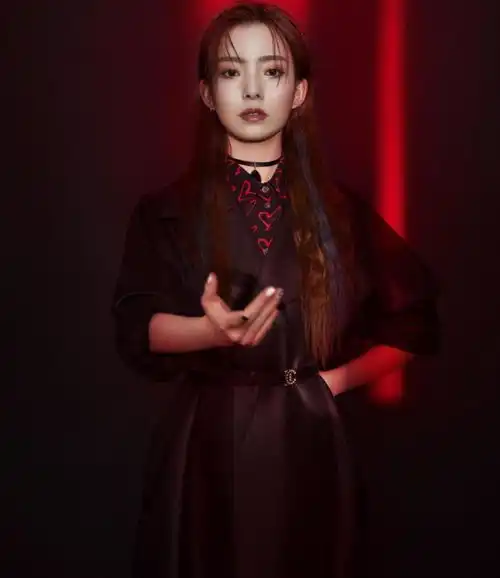 硬糖少女武术光影大片出炉,希林很有侠客风,张艺凡却凭气质取胜
