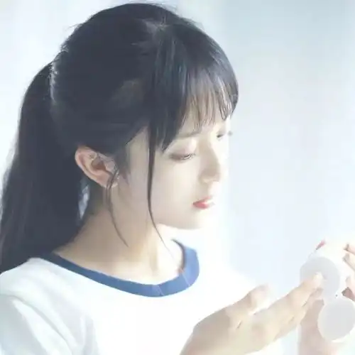 三人闺蜜头像我愿意翻过一千座山来见你,也愿意退一百步离开你
