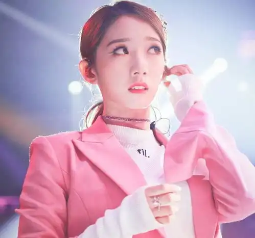 火箭少女孟美岐,长相甜美很会穿,首饰搭配经典时尚被称带货达人
