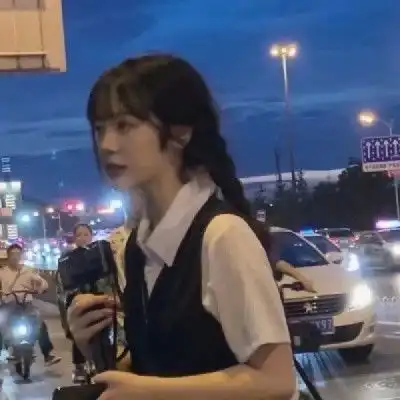 蓝色系高级神秘女生头像
