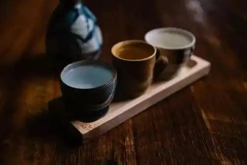 请把酒局里的这四种朋友,移出你的社交圈子
