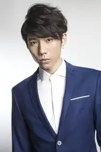 日系型男李昕蔚写真曝光造型百变吸睛无数
