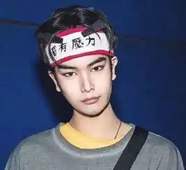 一夜爆红的发际线男孩小吴当初被全网嘲,如今不整形不动刀变漫撕男
