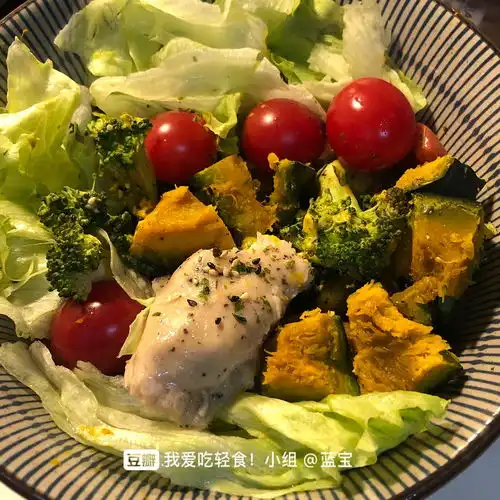 我爱轻食在学校的第一餐自制微波炉版轻食
