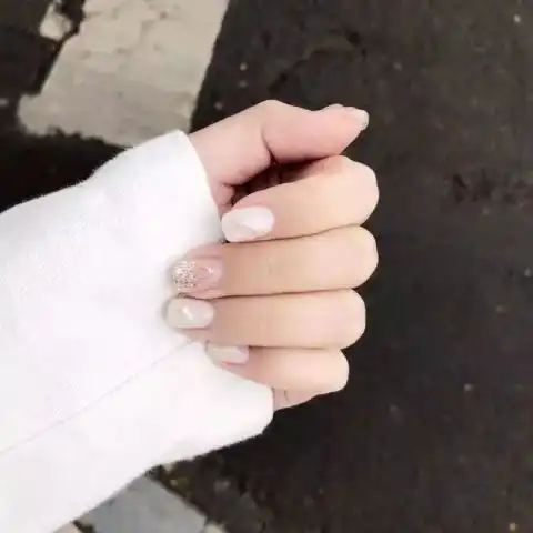 高级感满分的白色系美甲,又仙又美

