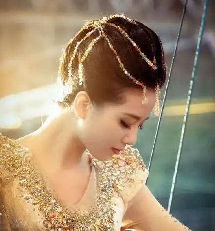 金鹰女神宋茜,抗住了直播的灯光,却没扛过衣服的显胖
