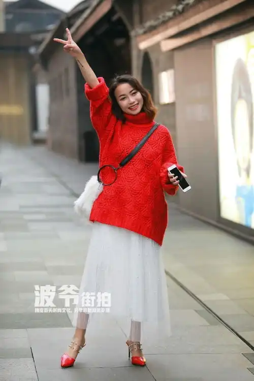 街拍慵懒治愈系的穿搭,时尚简约,每一套都能穿出好心情
