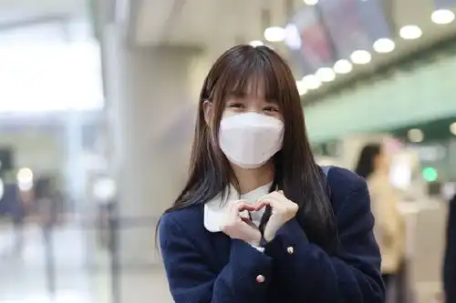 女孩考第一奖励太丰盛惊出表情包网友后面同学馋哭了...手机搜狐网
