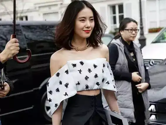 千万别乱搭领型这样配项链才最美
