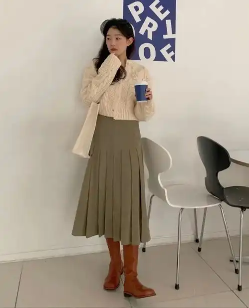 新年拒绝臃肿,裙子这么穿才够好看
