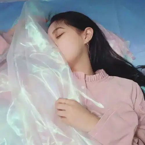 头像为你掉过的眼泪,足够下一场好大的雨了

