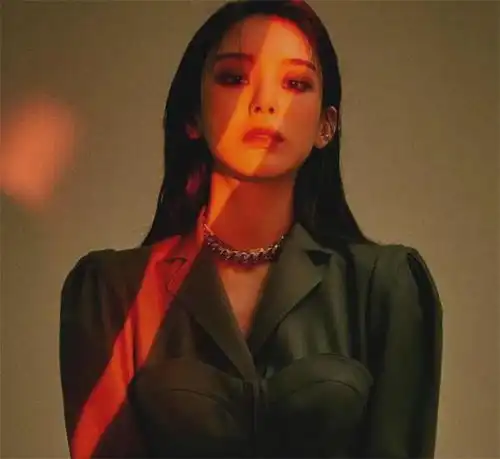 韩国健身女孩红遍网络,皮肤白皙身材火辣,被大家称为猫系女孩肌肉塑形深蹲俯卧撑网易订阅
