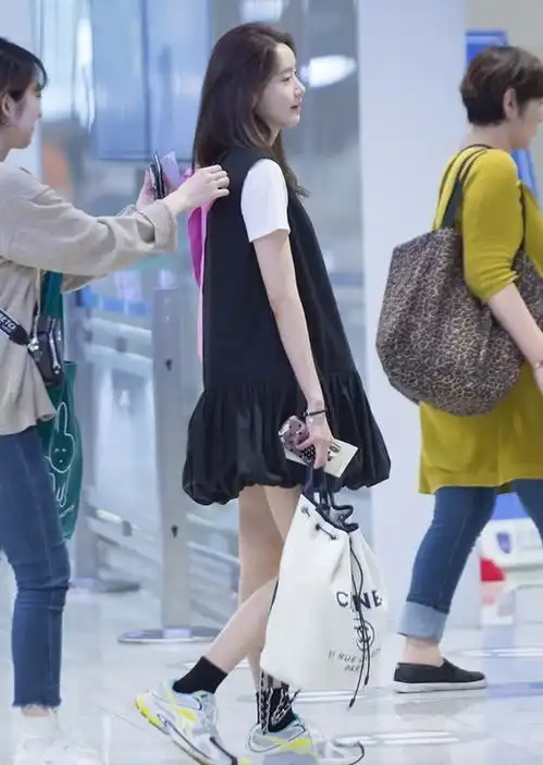 林允儿的韩系穿搭参考,温柔甜美有少女感,给人初恋般的感觉
