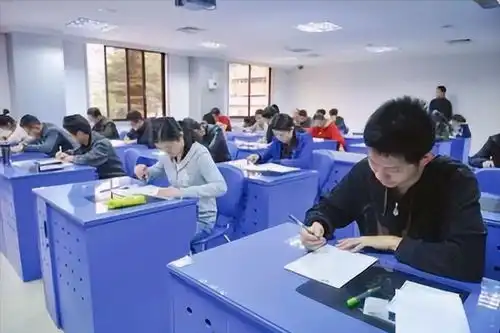 近期发生的多起公务员出轨事件对体制内工作人员有哪些警示意义
