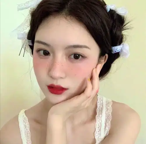 女生头像真没意思,聊了三个月你都不下手,还想让我主动
