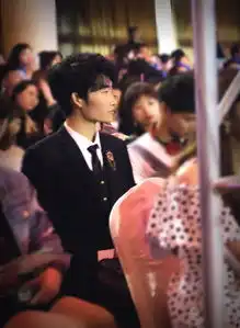 张皓茗亮相某时装周,红毯上尽显型男魅力圈粉无数,网友属实帅
