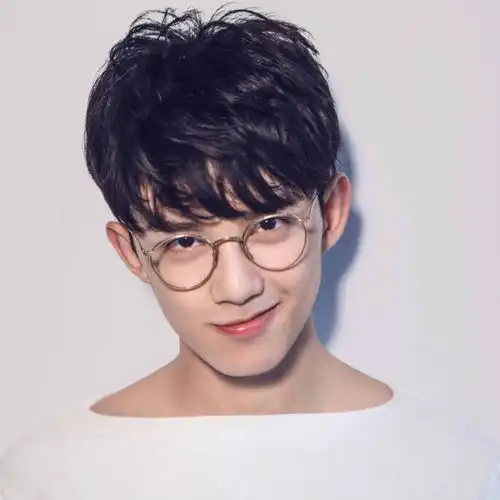 可爱男生头像
