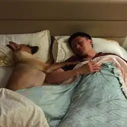 每日一笑当年织女下凡洗澡认识了牛郎,所以在家洗澡是没机会的
