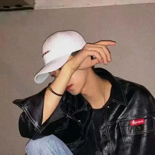 优质暖系的男生头像
