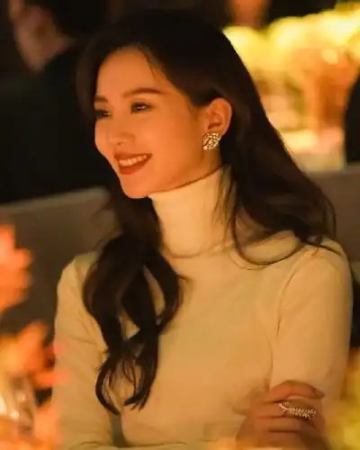 女星杂志销售榜,宋茜刘诗诗上榜,第一居然不是赵丽颖
