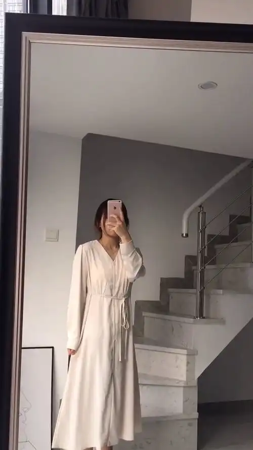 微胖女生的温柔穿搭,乳白色雪纺裙,充满了女人味
