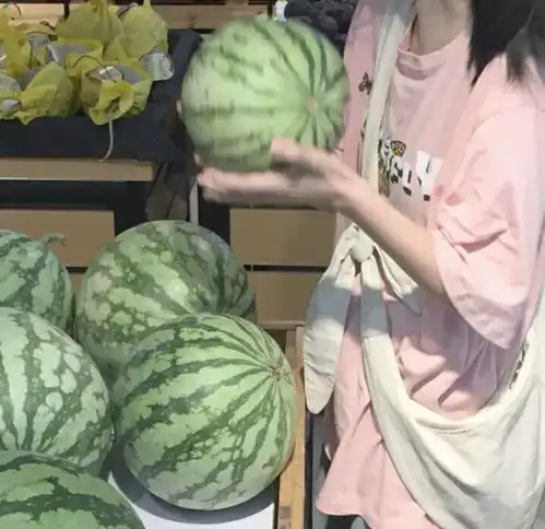 女生头像女生凉爽头像,我抓住了西瓜,以为抓住了夏天
