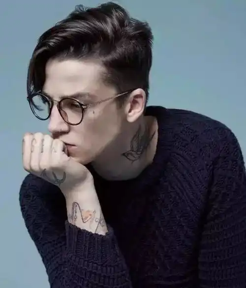 男生染对发色堪比整容不想变杀马特就来看看这些
