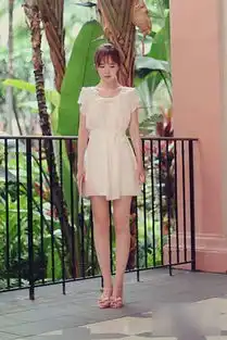这姑娘把雪纺连衣裙穿的这么漂亮,淑女清纯胜似小仙女
