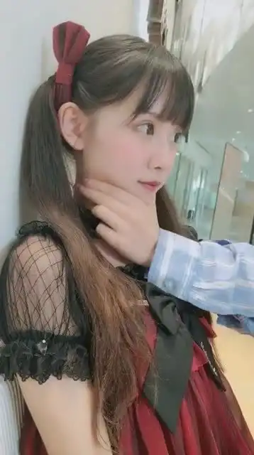 闺蜜假装有男友系列,这演技秒杀小鲜肉如果不是萝莉就更好了
