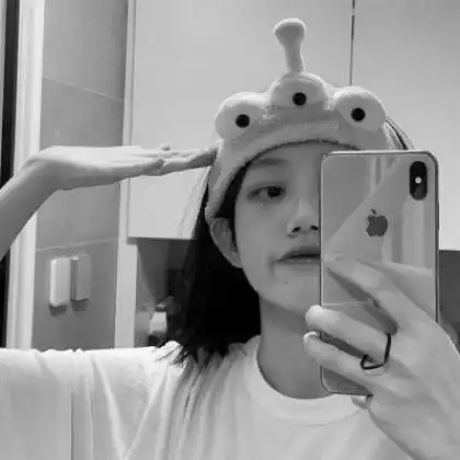 qq头像女生灰色,这可爱的样子做不了你的乖乖女
