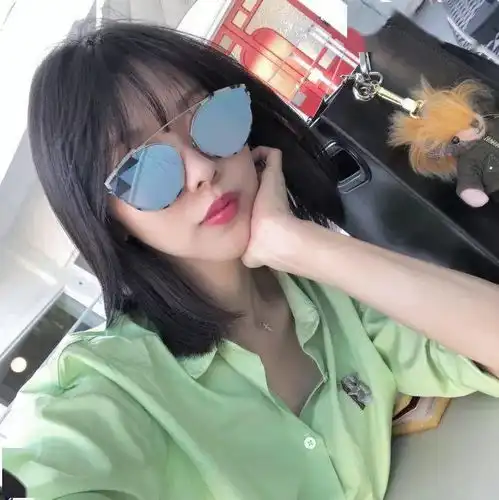 敲好看绿色系女生头像

