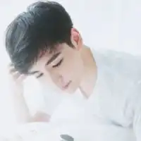 qq头像男生白衬衫少年头像
