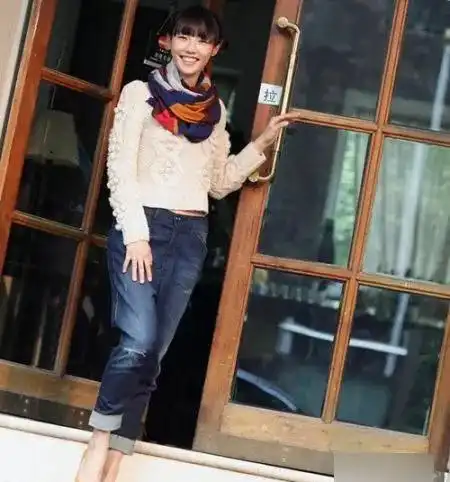 怀念白百何俏皮的表演风格,她s型身材的穿搭思路值得借鉴
