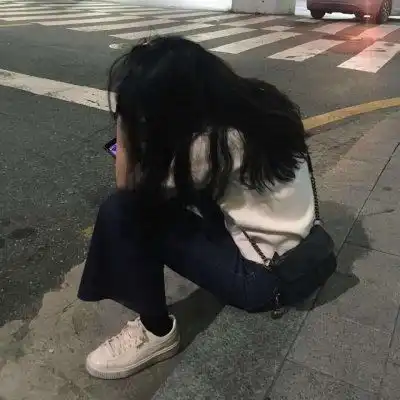 黑暗系图片超酷女生头像
