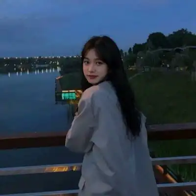 蓝色系女生可爱美女qq头像顾及你情绪的人实在难得

