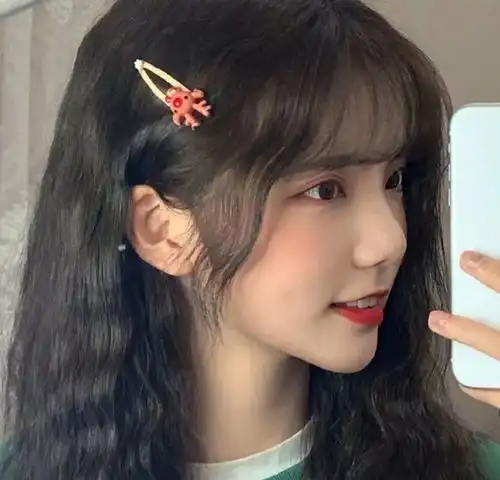 温暖治愈系女生头像今年冬天一起放烟花一起看雪吧
