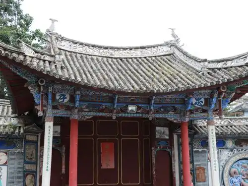 古建筑里读懂大理古生戏台乡音唱百年万古亦生春
