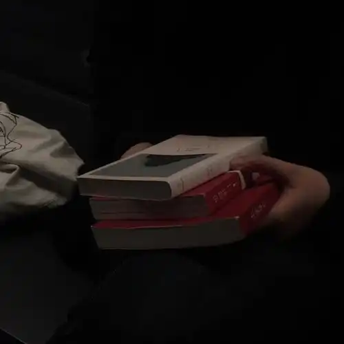 黑色系背景图丨要常说我爱你.人们总是忘记
