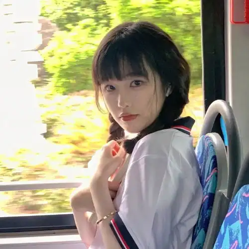 招桃花温柔小众真人女生头像318
